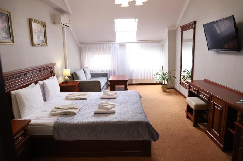 Comfort Double Room with Lake View image 3