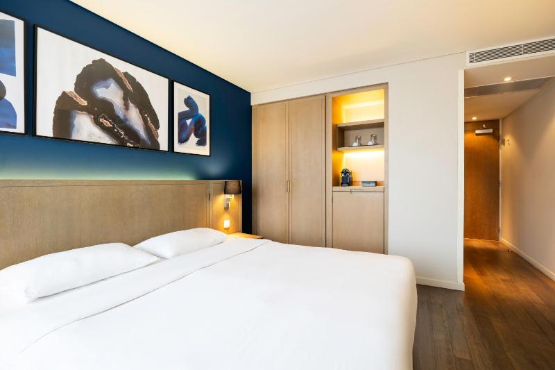 Standard Room with City View image 2