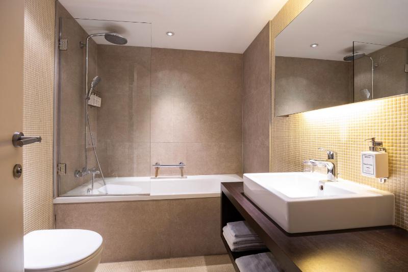 Standard Room with City View image 3