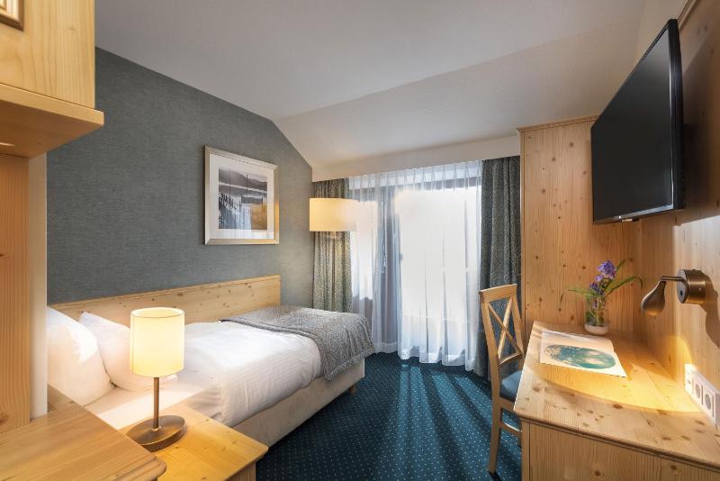Classic Single Room Forest View image 3