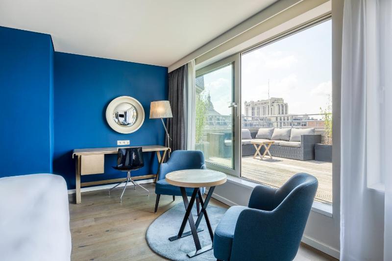 Junior Suite with Terrace image 3