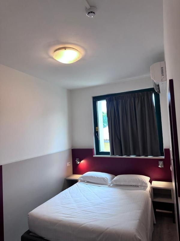 Small Double Room image 2