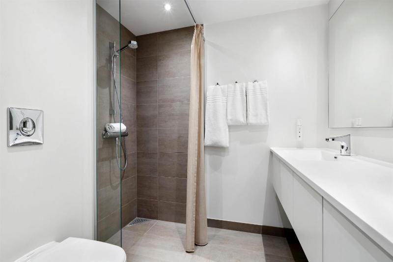 Comfort Queen Room image 2