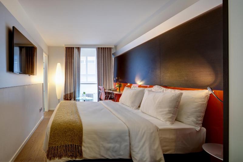 Standard Double Room image 4