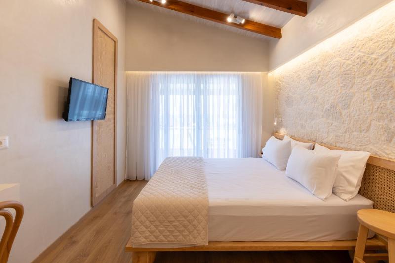 Deluxe Double Room with Balcony and Sea View image 1