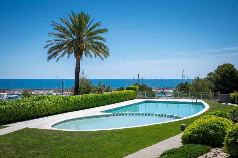Villa with Garden View image 4