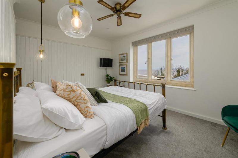 Studio with Sea View image 1