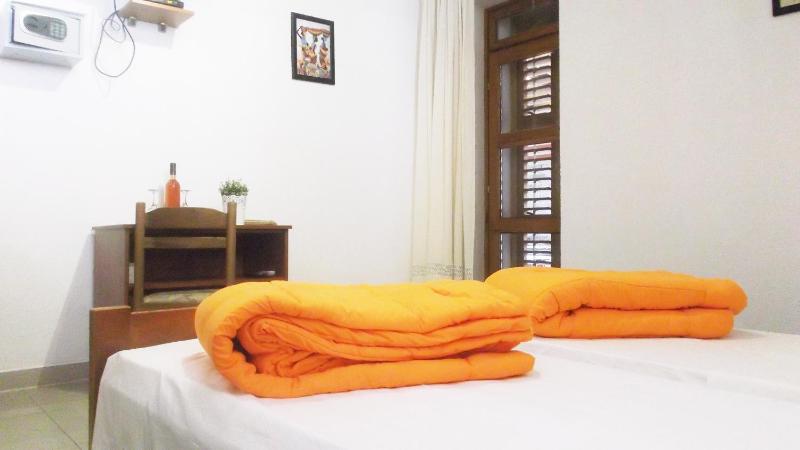 Twin Room image 3