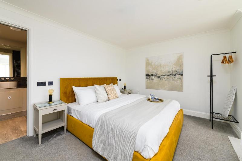 Deluxe Suite with Sea View image 1
