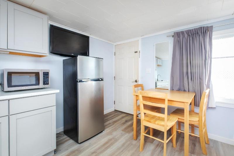 Double Room with Two Double Beds and Kitchenette image 2