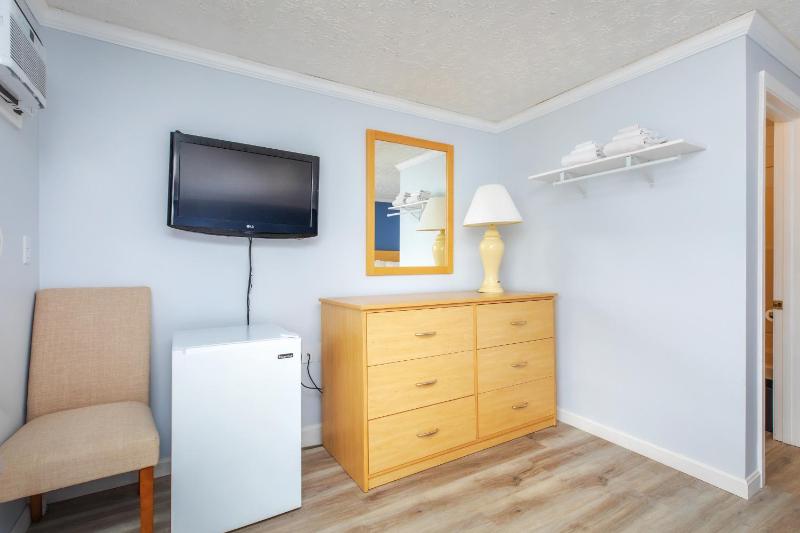 Standard Double Room with Two Double Beds image 3