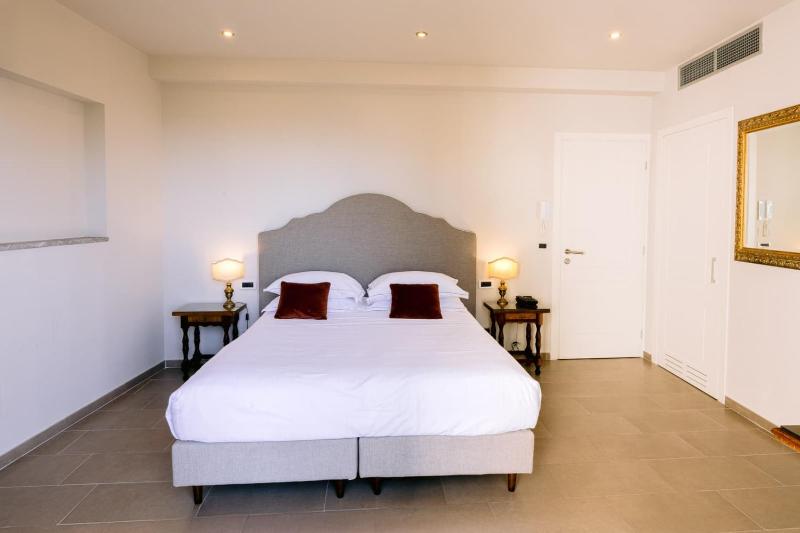 Classic Double or Twin Room with Garden View and Balcony image 4