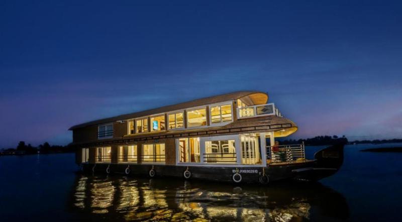 Royal Boathouse - image 16