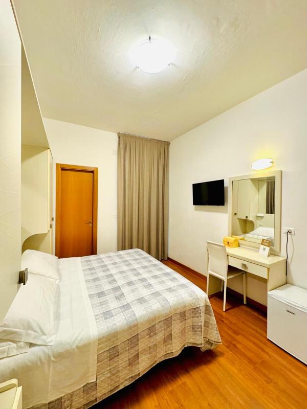 Standard Double Room image 1