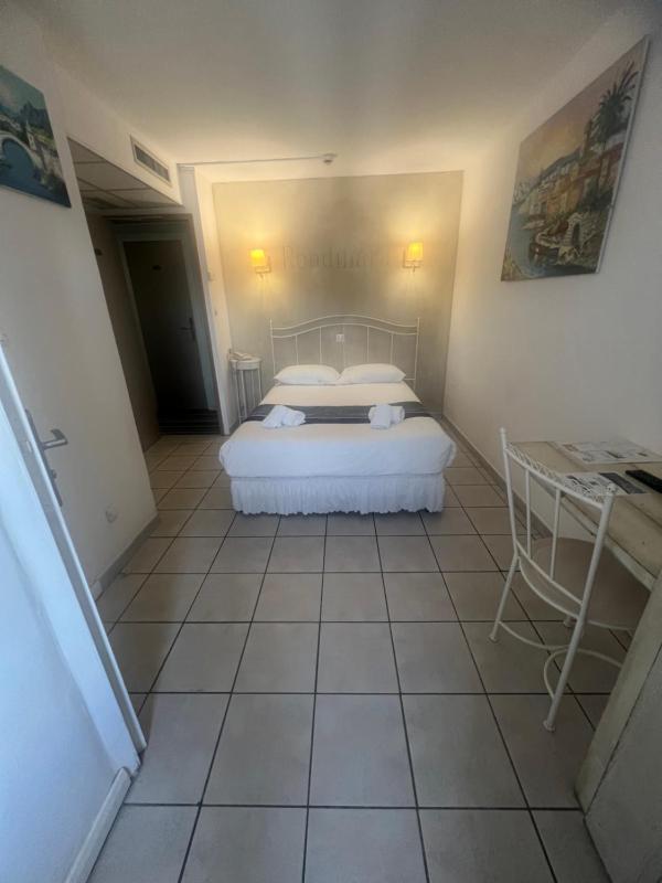 Double Room with Sea View image 2