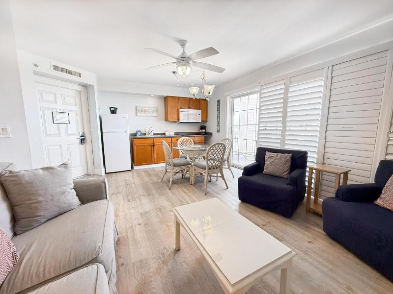 Lighthouse Resort: Inn & Suites - image 2