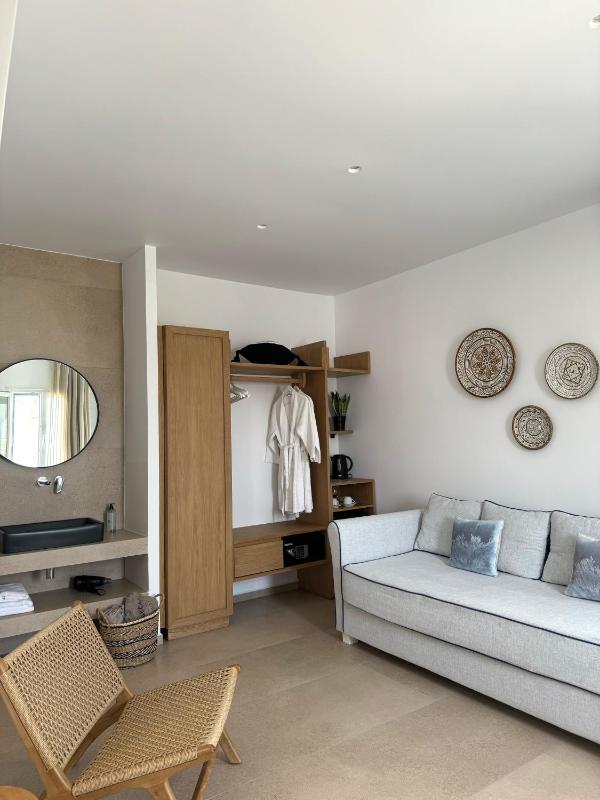 Deluxe Double Room image 4