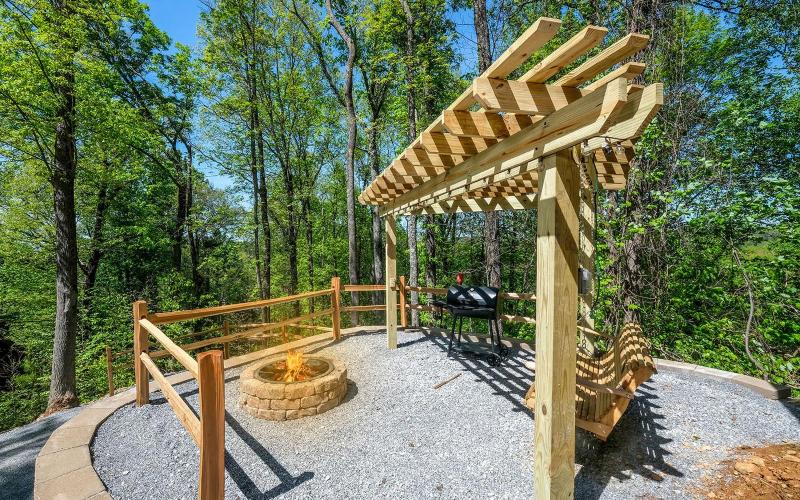 Little Bear Cabin - image 20