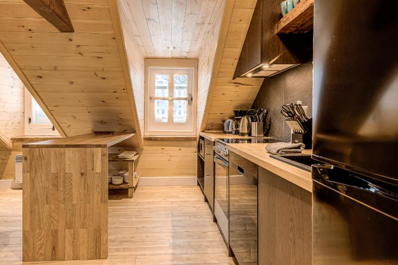 North House - Gorgeous 3 Bedroom 2-floor Old Quebec Townhouse - image 13