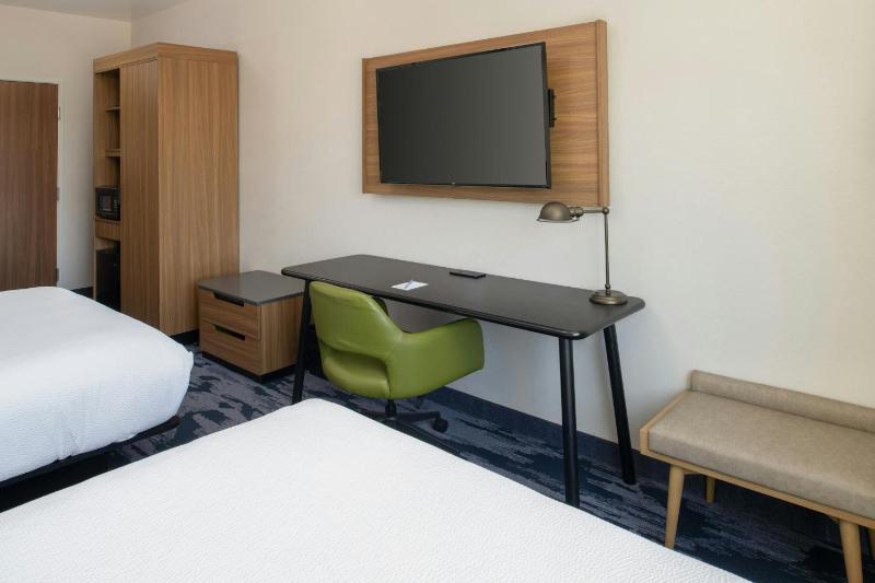 Queen Room with Two Queen Beds - Accessible/Non-Smoking  image 4