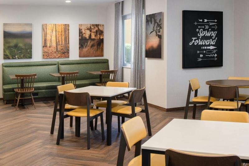 Fairfield by Marriott Inn & Suites Scottsdale Old Town - image 2