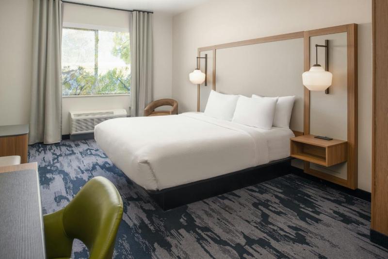 King Suite with Sofa Bed image 3