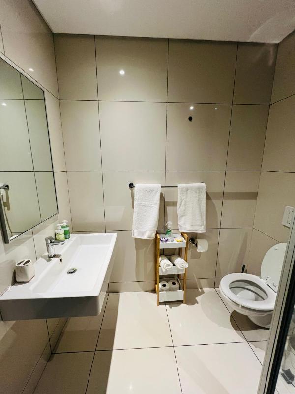 Grace KJG Aircon Pool&Gym CBD Apartment - image 8