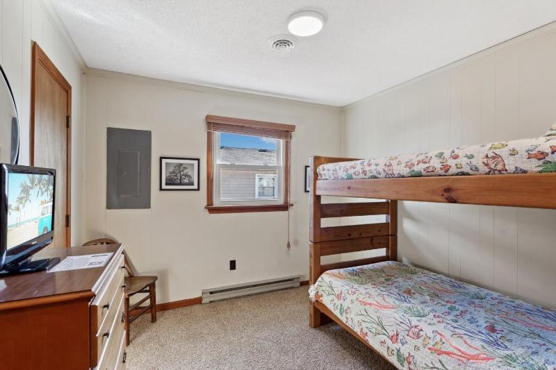 5165 - Holden Inn - image 3