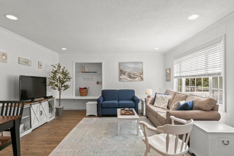 Two-Bedroom Townhouse image 2