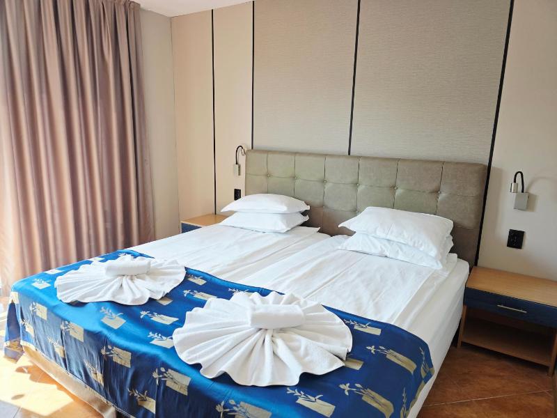 Double or Twin Room with Extra Sofa Bed image 3