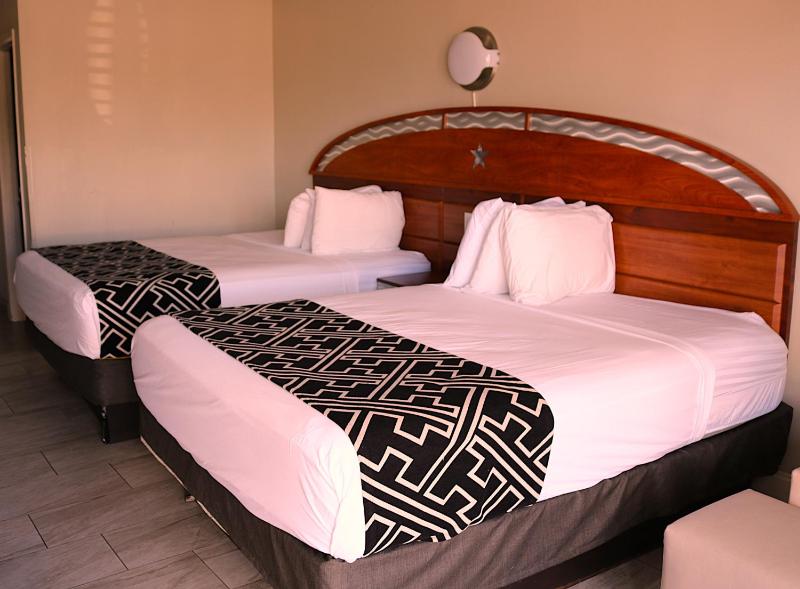 Standard Queen Room with Two Queen Beds image 3