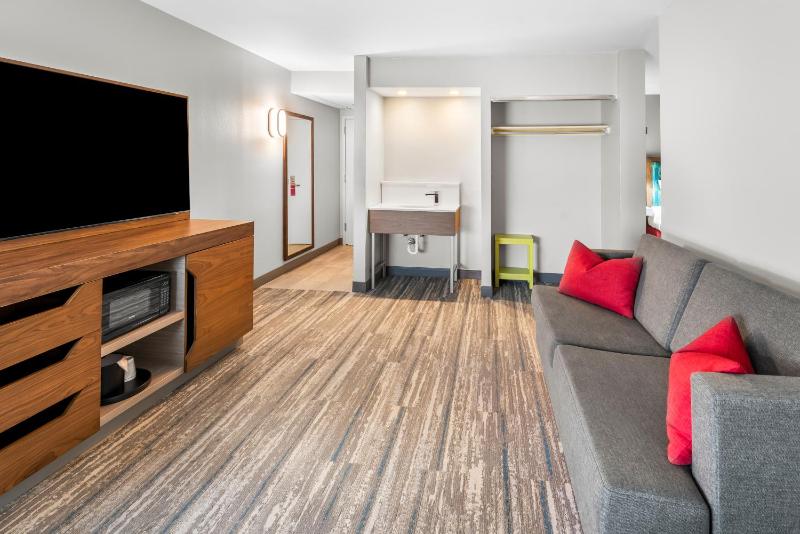 One-Bedroom King Suite - Non-Smoking image 2