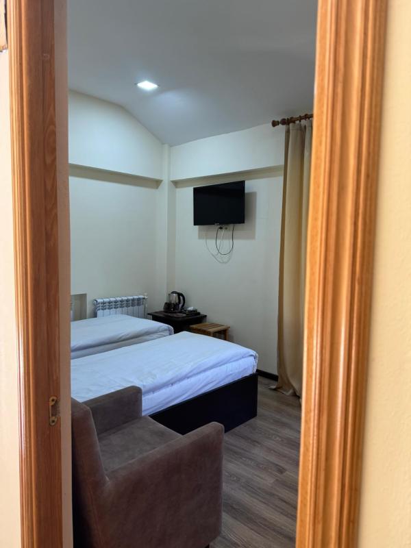 Budget Twin Room image 3