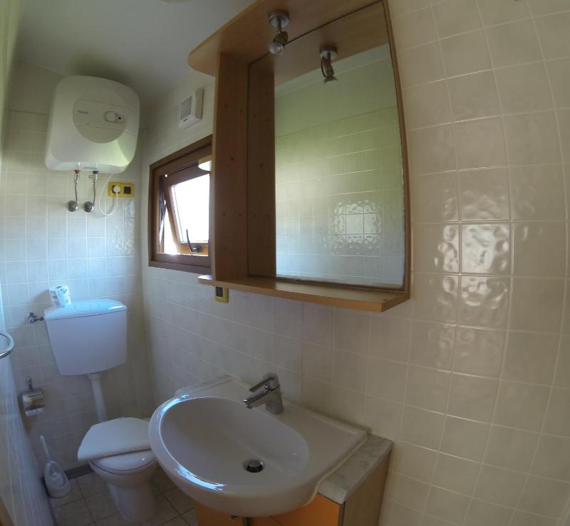 Mobile Home (3 Adults) image 3