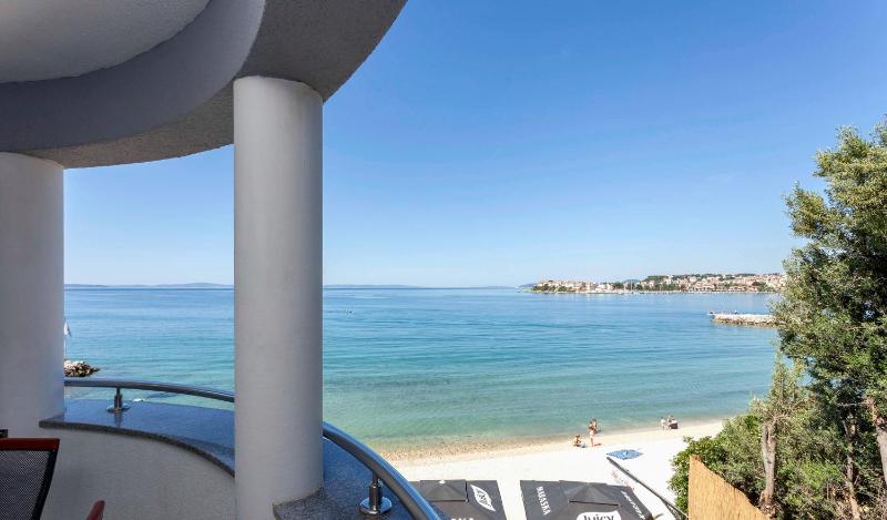 Quadruple Room with Sea View image 4