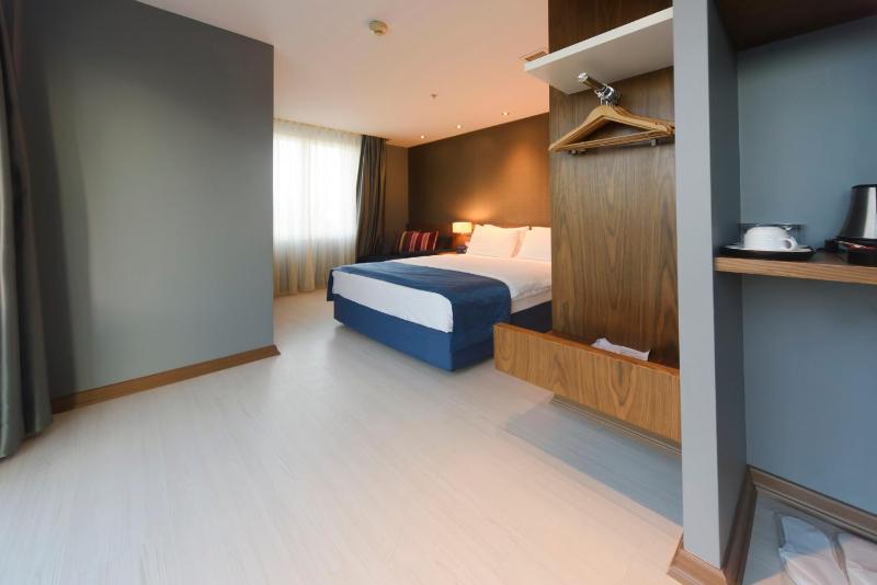 Standard Double Room image 3