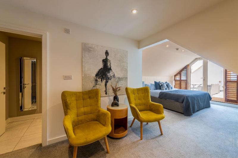 Suite with Terrace image 4