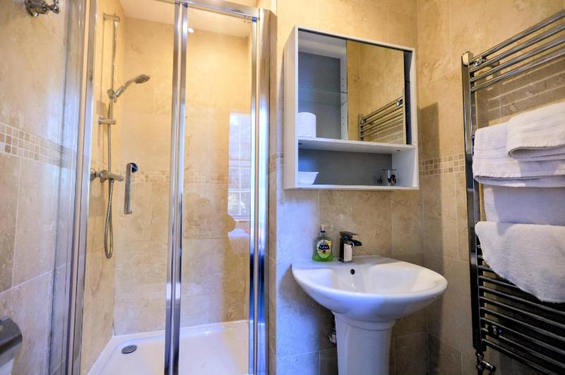 Small Single Room image 4