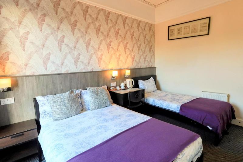 Budget Triple Room image 4