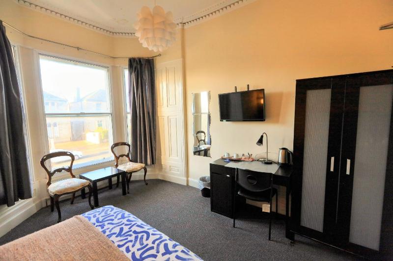 Double Room with Private Bathroom image 3