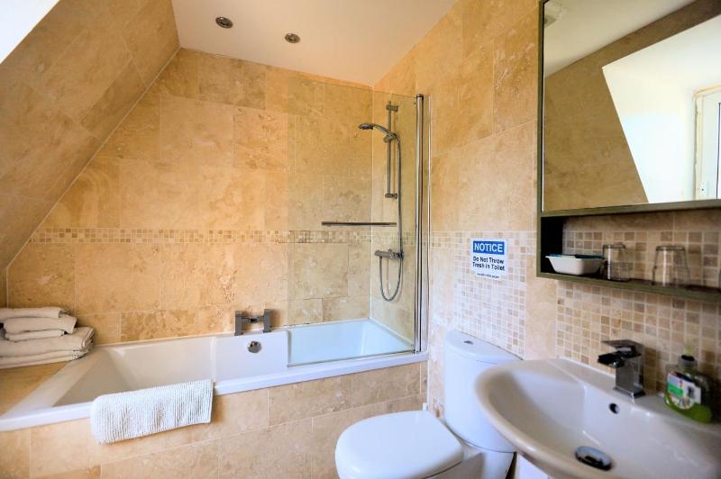 Deluxe Triple Room image 2
