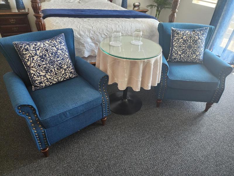 Deluxe Queen Room with Partial Ocean View image 1