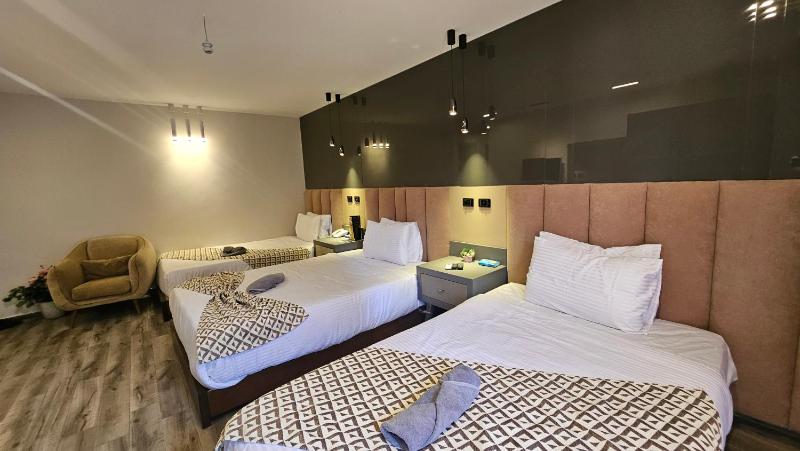 Aura Garden City Hotel - image 13