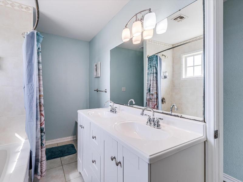 Two-Bedroom House image 4