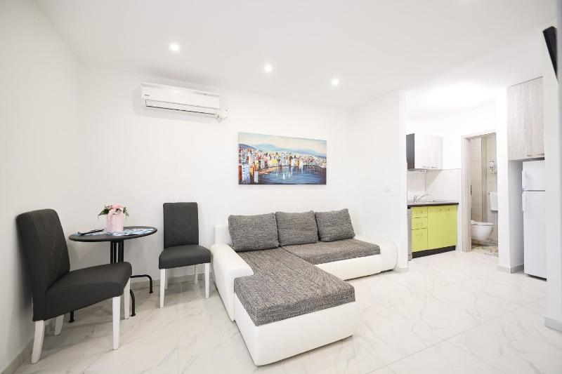 Two-Bedroom Apartment with Terrace and Sea View image 4