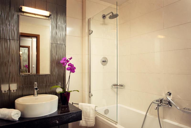 Superior Double or Twin Room image 4