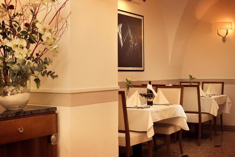 Hotel Ambassador - image 11