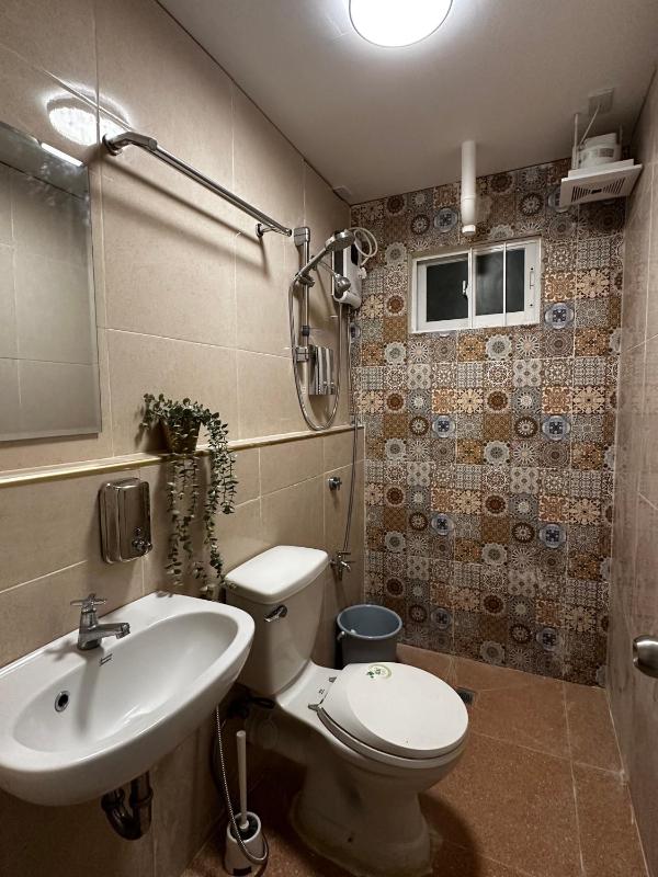 Minimalist 1-bedroom condo unit CASA TIMMY - image 18
