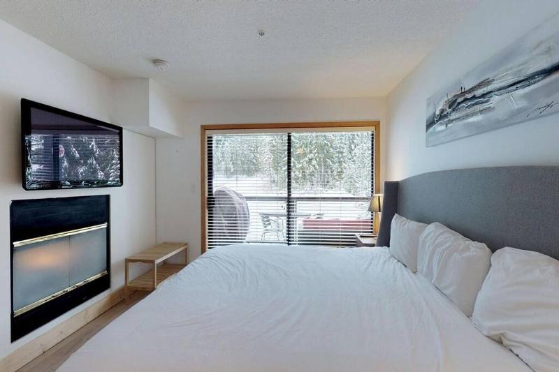 Ski inSki out - Steam shower - Roof top Hot tub- Air Conditioning - image 25