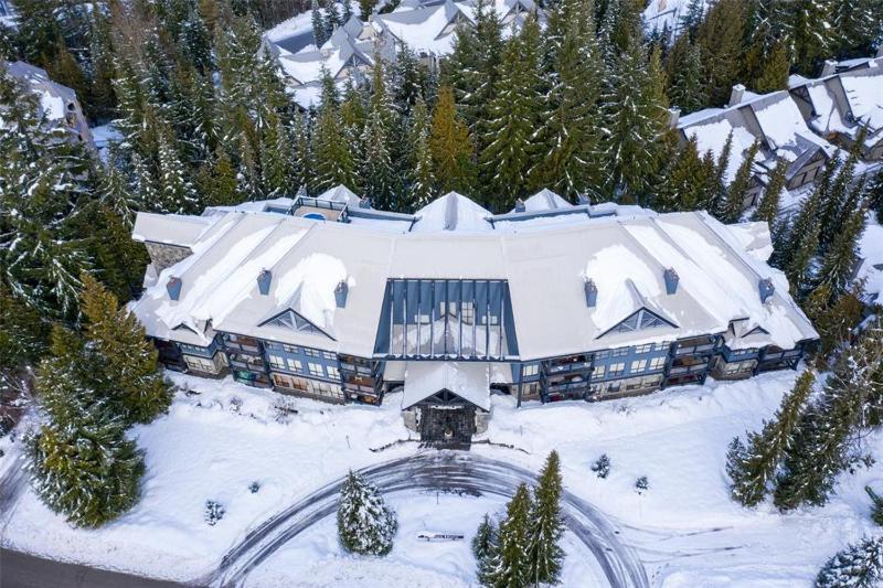 Ski inSki out - Steam shower - Roof top Hot tub- Air Conditioning - image 5